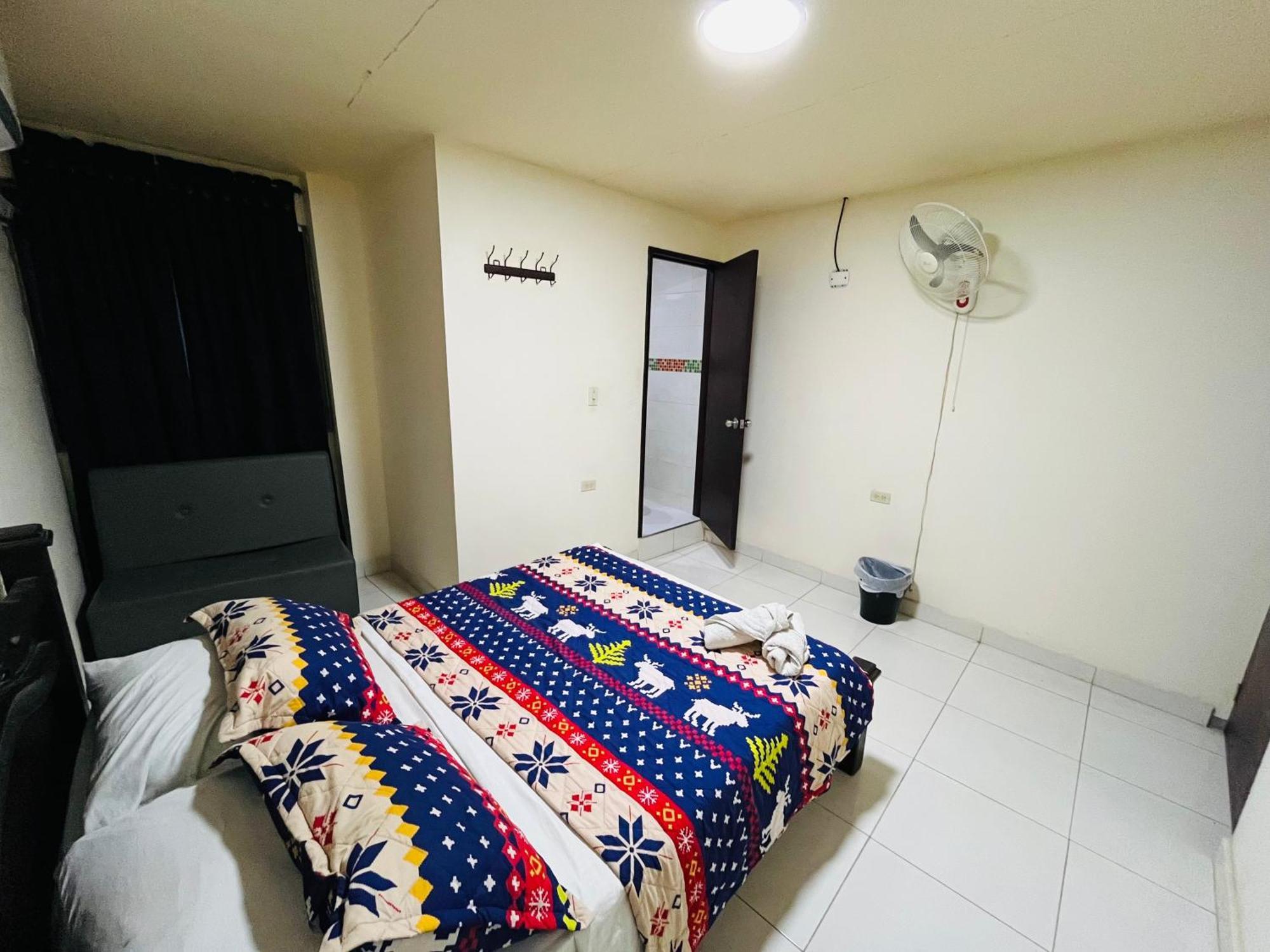 Merkezi Saray Villavieja Buitenkant foto