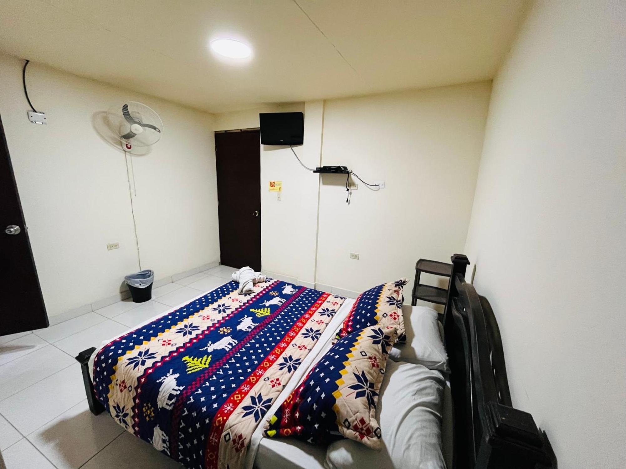 Merkezi Saray Villavieja Buitenkant foto