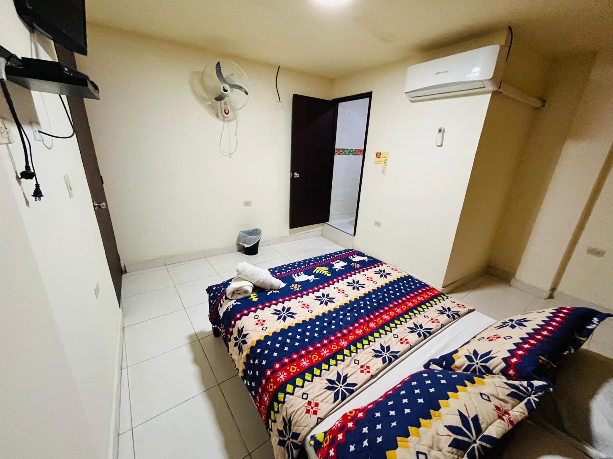 Merkezi Saray Villavieja Buitenkant foto