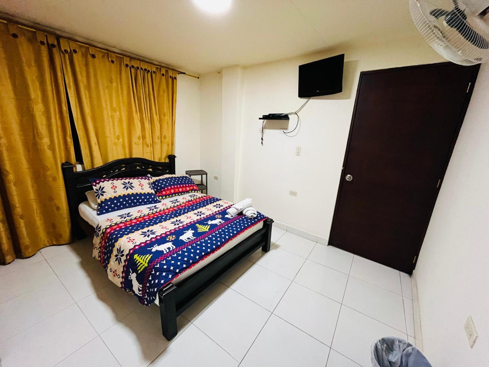 Merkezi Saray Villavieja Buitenkant foto