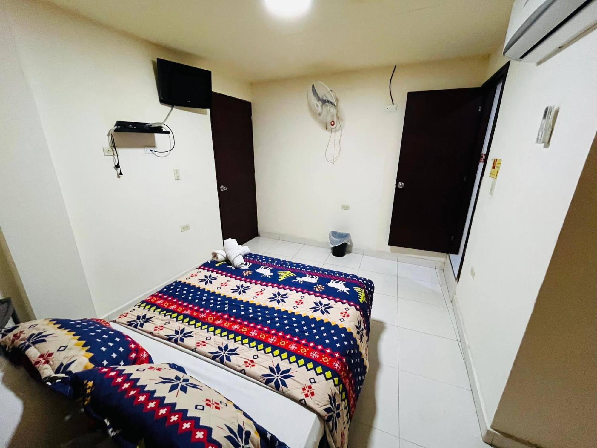 Merkezi Saray Villavieja Buitenkant foto